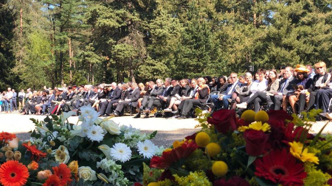 Wat is gebeurd, kan altijd weer gebeuren. Dat zei eurocommissaris Frans Timmermans vrijdag in zijn speech bij de dodenherdenking bij het Nationaal Ereveld in Loenen, waar rond de 3000 mensen bij aanwezig waren.