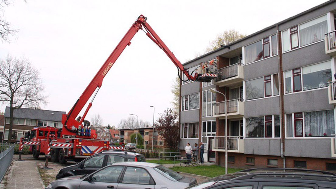 Met de hulp van de brandweer konden de bewoners toch weer hun woning in (Rechten: De Vries Media)