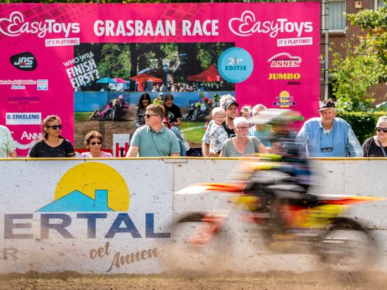 In beeld: Spektakel op De Brink in Annen