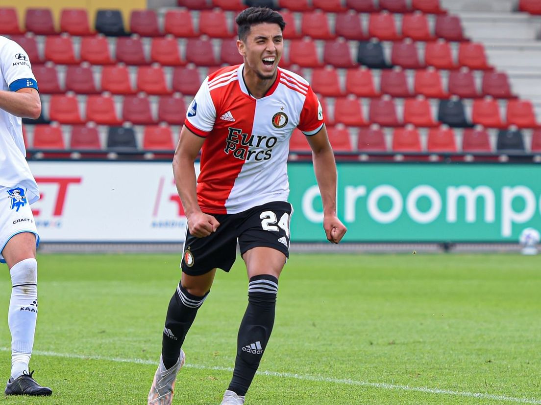 Jeugdproduct Naoufal Bannis juicht na zijn doelpunt voor Feyenoord tegen AA Gent