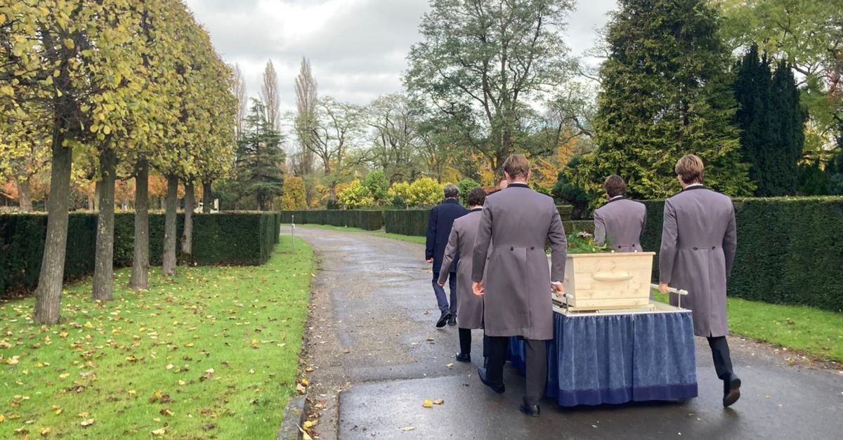 Eenzame uitvaart voor onbekende man: drie maanden na vondst weet