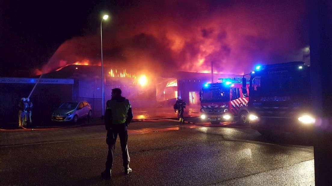 Grote brand in pand met twee bedrijven in Tubbergen