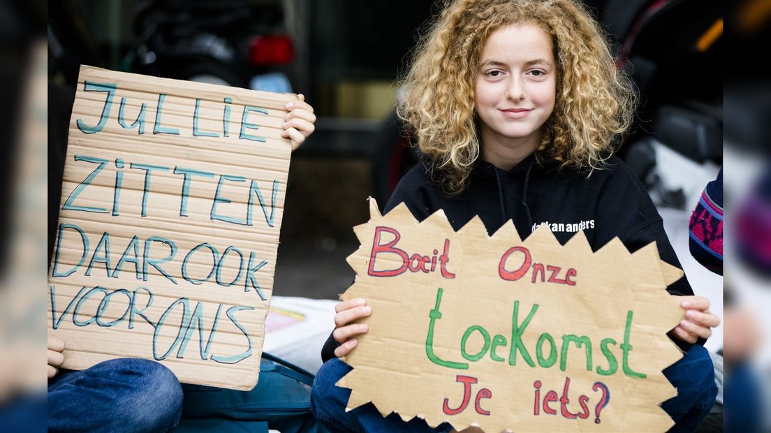 In september staakten scholieren al voor het gebouw van de Tweede Kamer. Ook toen vroegen ze aandacht voor het klimaat.