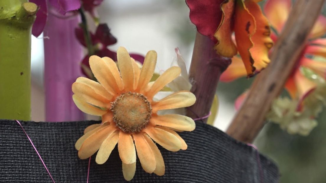 Het kleurrijke bloemstuk werd afgelopen weekend gestolen 