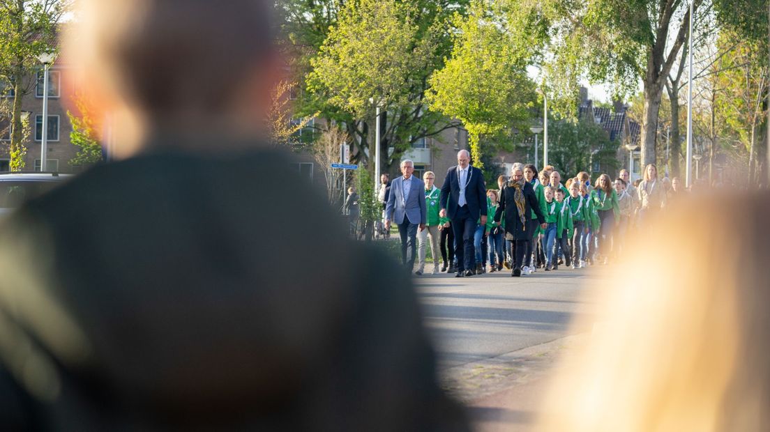 Een optocht naar de herdenkingsplek in Hoogeveen
