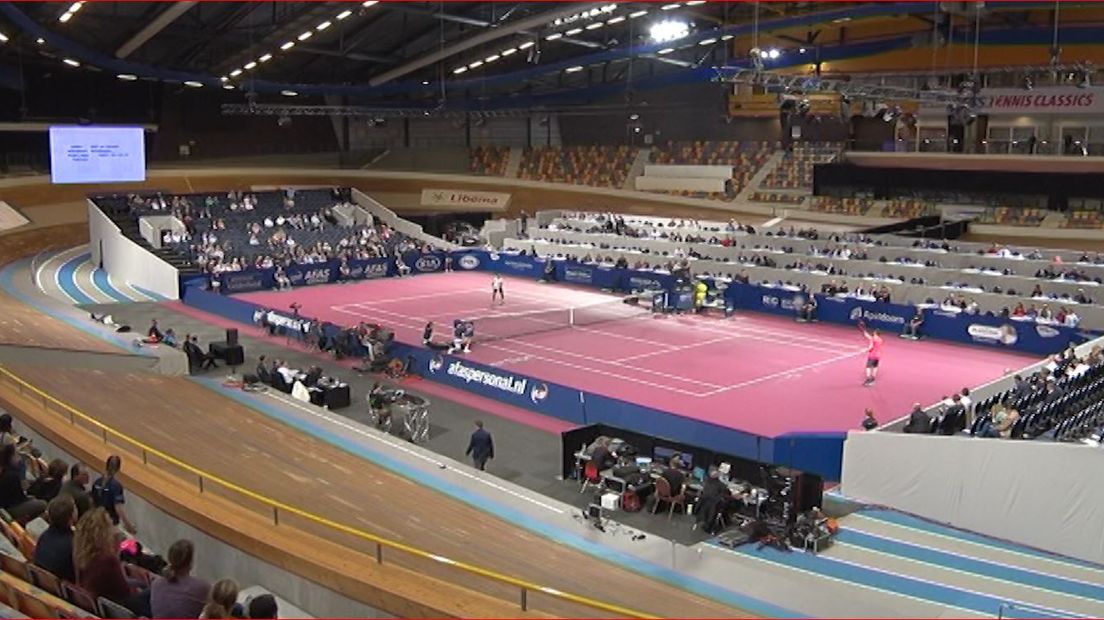Oud-tenniskampioenen schitteren deze dagen in het Apeldoornse Omnisportcentrum. Daar worden wedstrijden gespeeld tijdens de AFAS Tennis Classics 2015.