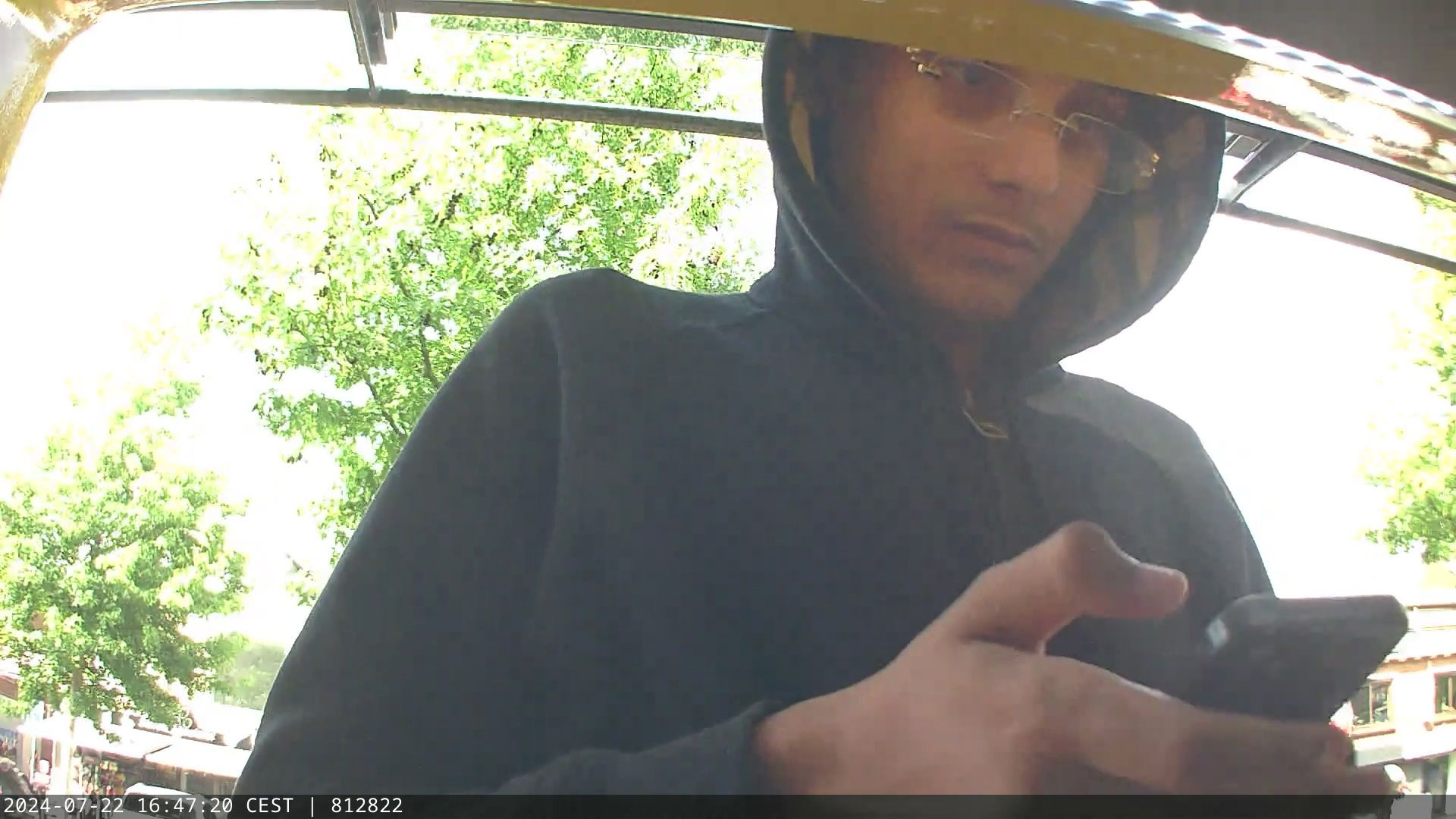 Oplichter houdt slachtoffer 3 uur aan de lijn