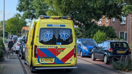 Peuter valt uit raam en raakt gewond