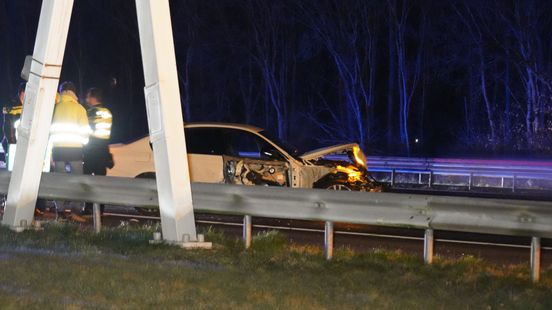 112 Nieuws: File na ongeluk A28 | schuur gaat in vlammen op in Enschede. 112 Nieuws: File na ongeluk A28 | schuur gaat in vlammen op in Enschede.