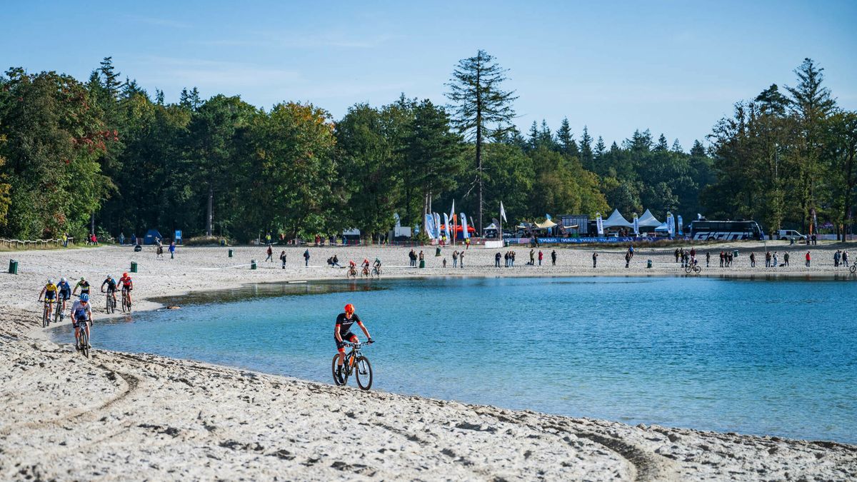 Hondsrug Classic afgelast wegens slecht weer: 'Onverantwoord met deze omstandigheden'
