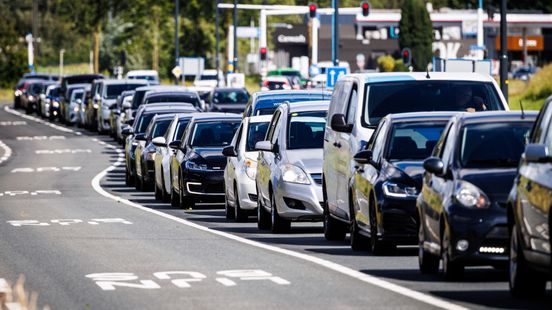 Reistijd van kwartier naar drie kwartier, lange files vanwege afsluiting belangrijke verkeersader Nieuws