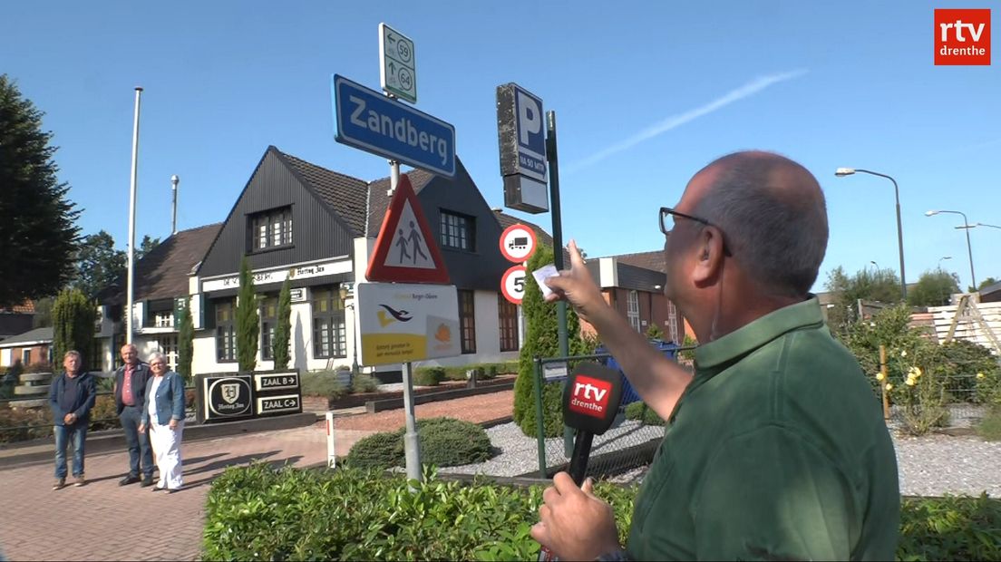 Aaldert bij de Drents-Groningse grens.