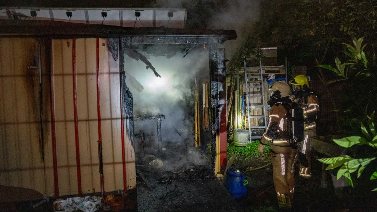 Pipowagen gaat in vlammen op bij speeltuin in Deventer