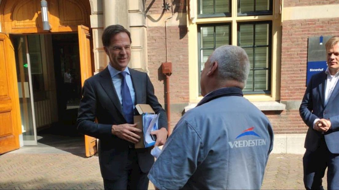 Rutte belooft zich hard te maken voor behoud banen Vredestein