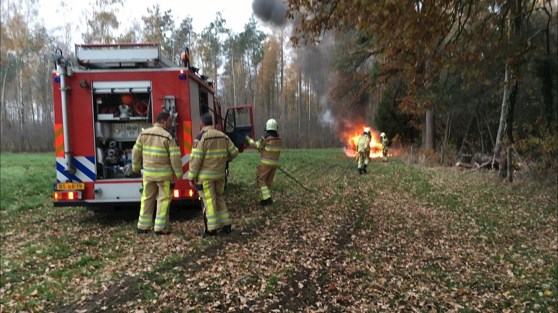 Brandweer opgeroepen voor autobrand