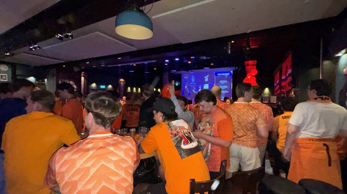 Het volle café in Noordwijkerhout