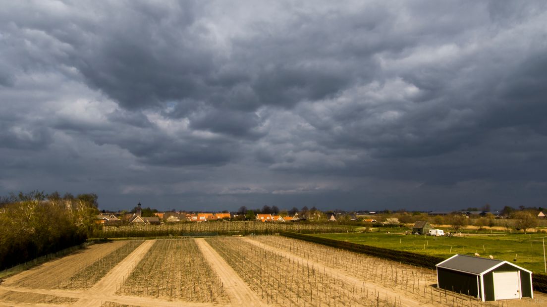 Donkere wolken boven Waarde