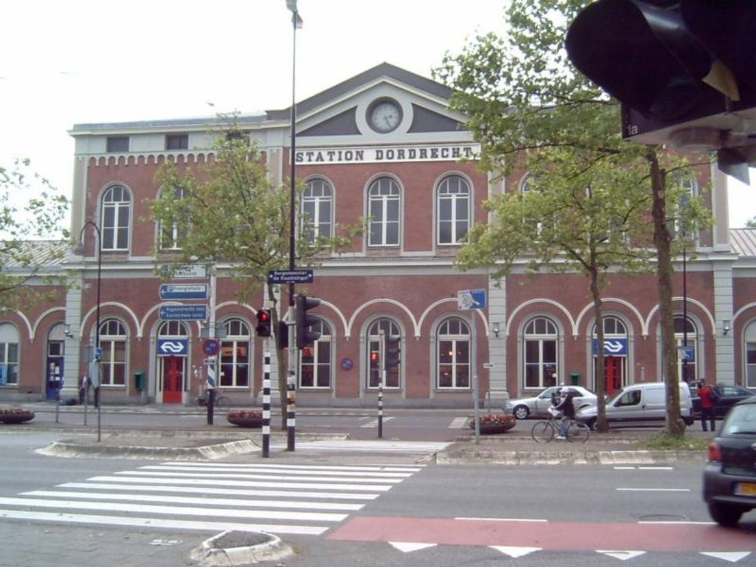 Station_Dordrecht_Wikipedia