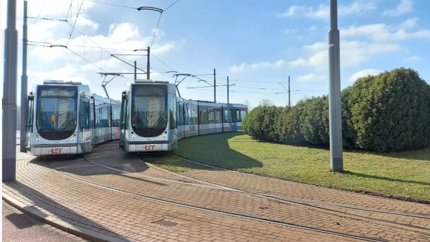 Keerlus van de trams in de wijk Carnisselande in Barendrecht