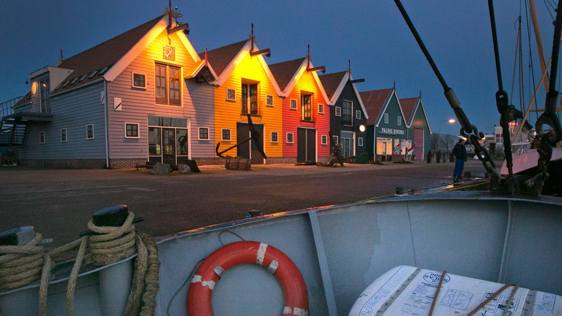 Zicht op Zoutkamp, vanaf een schip