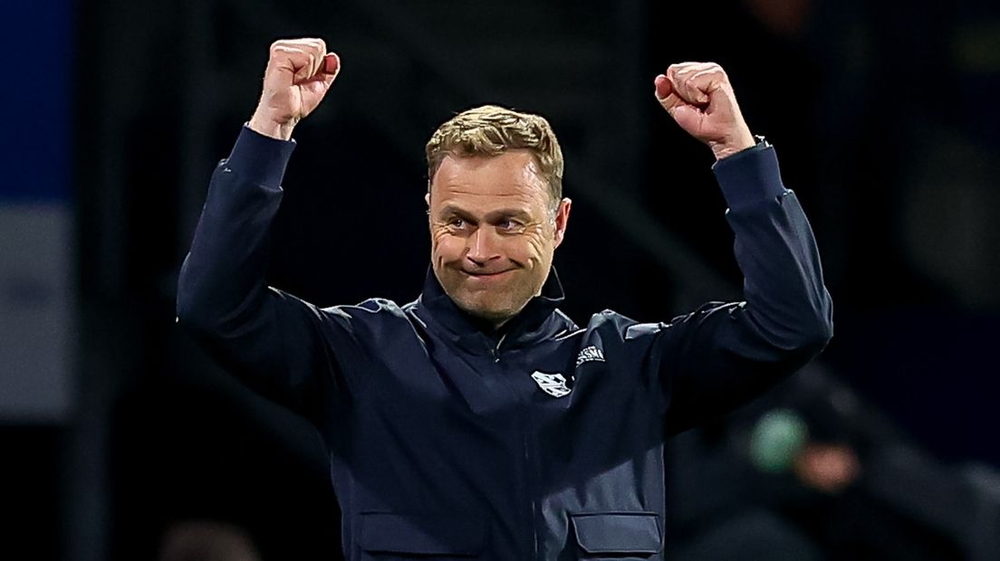 Trainer Robin Veldman van sc Heerenveen