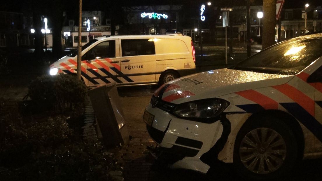 De politieauto crashte in Zuidlaren (Rechten: Persbureau Meter)