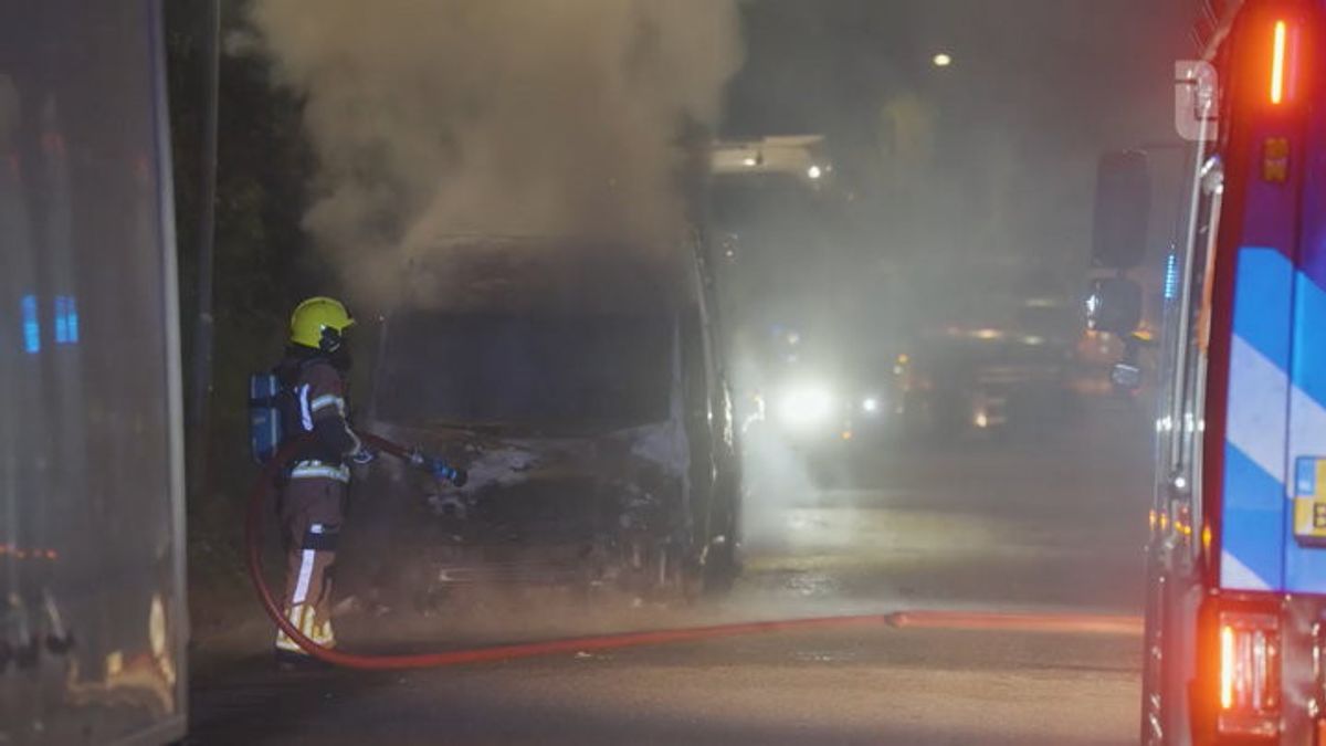 Brand op bedrijventerrein Elsloo: drie bestelbussen volledig uitgebrand