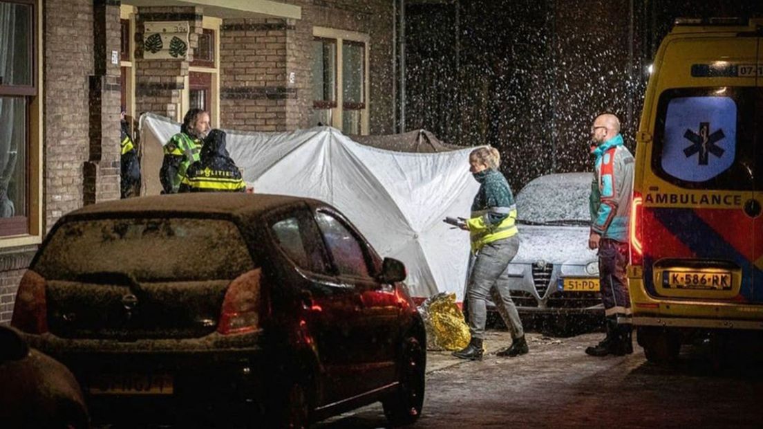 Het politieonderzoek, vlak na de dodelijke steekpartij.