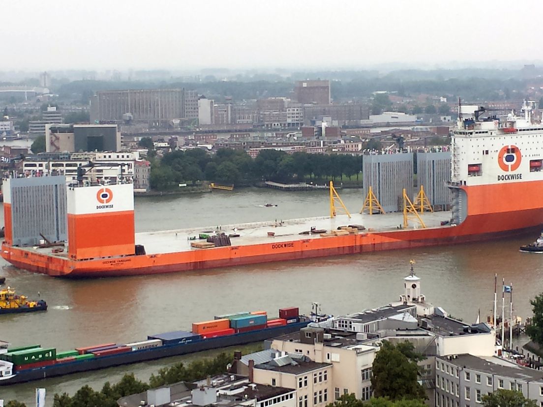 De Vanguard Dockwise in Rotterdam