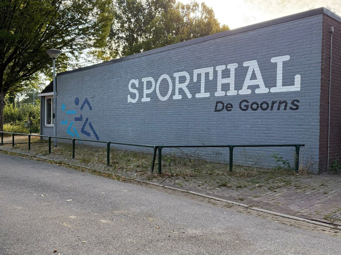 Gieten ving afgelopen nacht 43 asielzoekers op in sporthal: 'Je kunt die mensen niet buiten laten slapen'