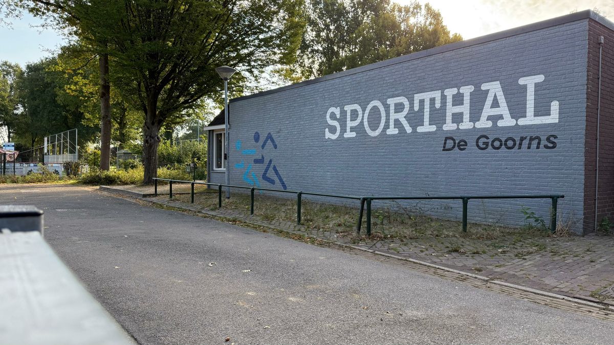 Gieten ving afgelopen nacht 43 asielzoekers op in sporthal: 'Je kunt die mensen niet buiten laten sl
