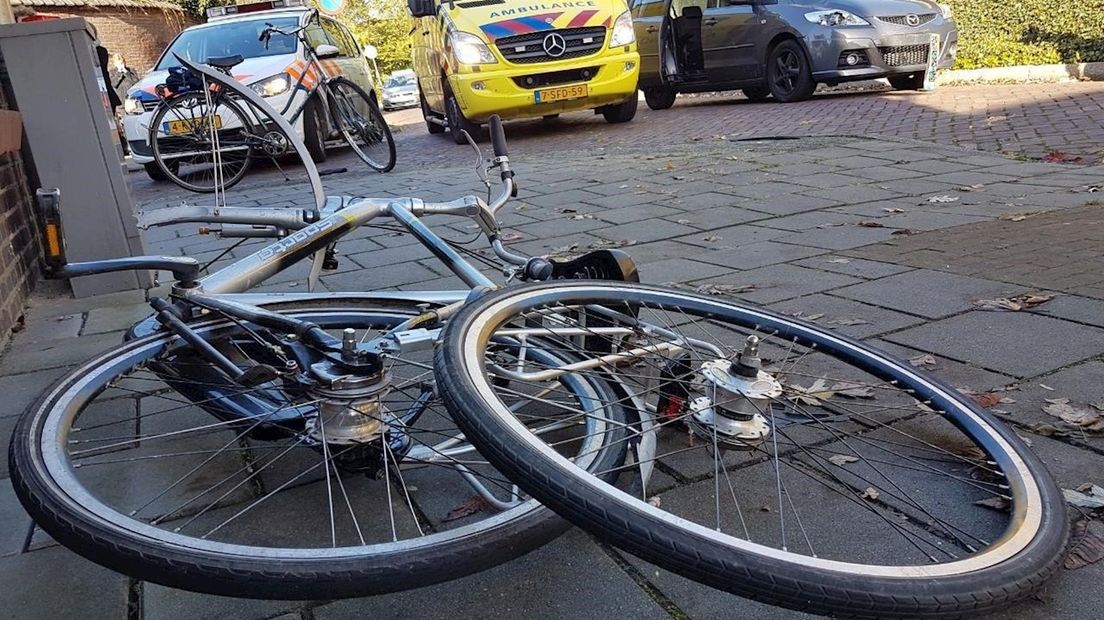 Fietser raakt gewond na botsing met auto in Hengelo