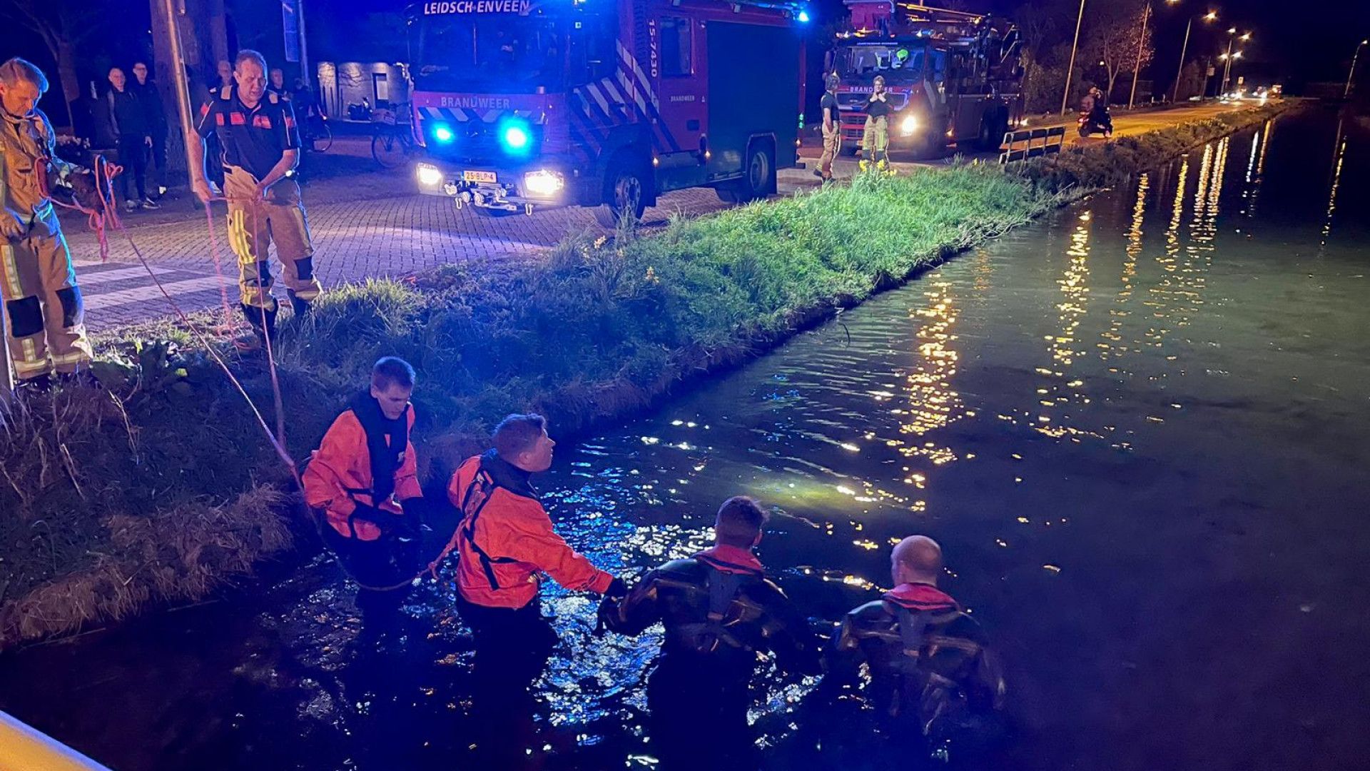 112-nieuws | Hulpdiensten Rukken Uit Voor Fiets In Water - Burgemeester ...