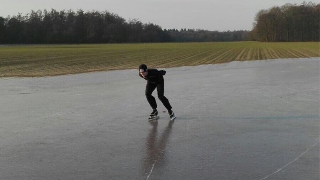 Het ijs was dik genoeg (Rechten: Barry de Vries)