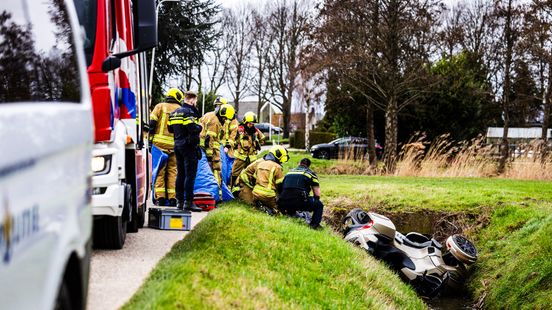Motorrijder belandt in sloot in s-Gravendeel