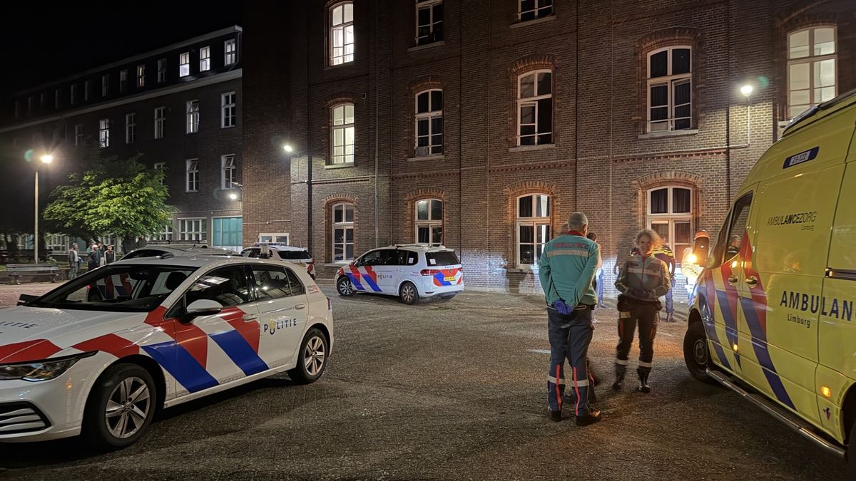 Politie onderzoekt mogelijk steekincident bij azc in Baexem