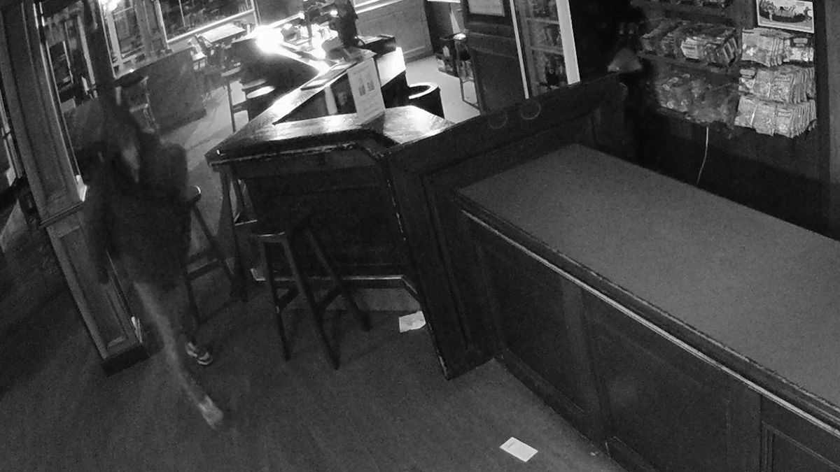 Inbreker bij voetbalclub in Rijssen gaat voor een tv en drank