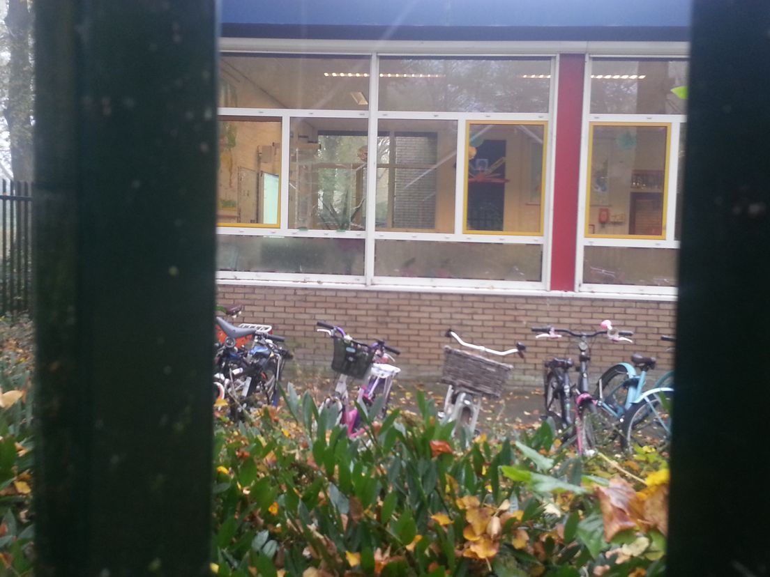 Sommige door de glazenier geplakte ramen zijn zelfs voor een tweede keer ingekinkeld