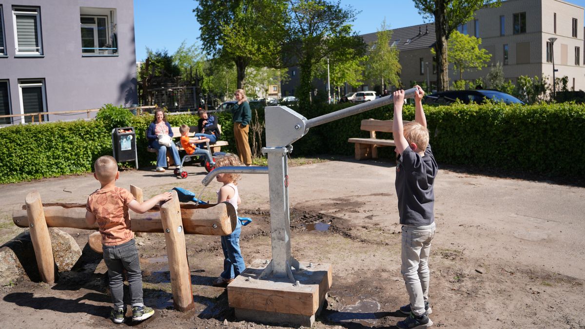 Kinderen enthousiast over vernieuwde speeltuin Liendert: 'Het kasteel is het leukst'