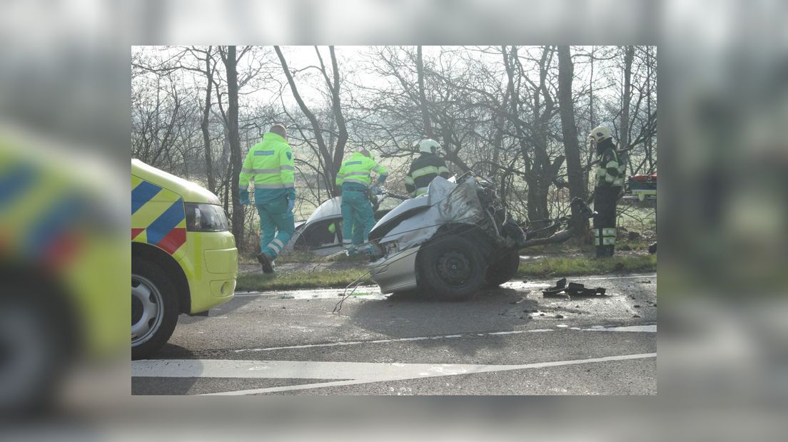 As gefolch fan it ûngelok bruts de auto midstwa