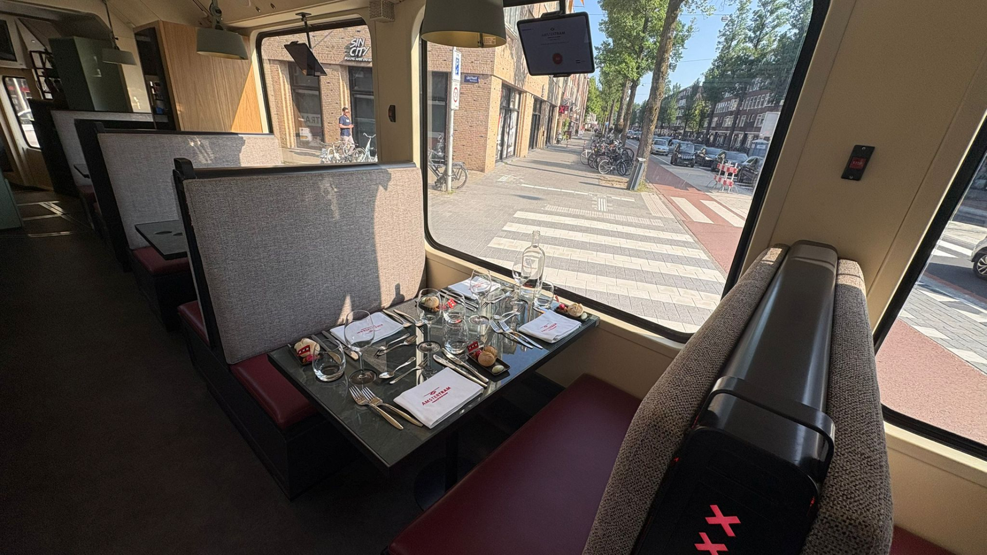 De AmsterTram is moderner dan de RotterTram was.
