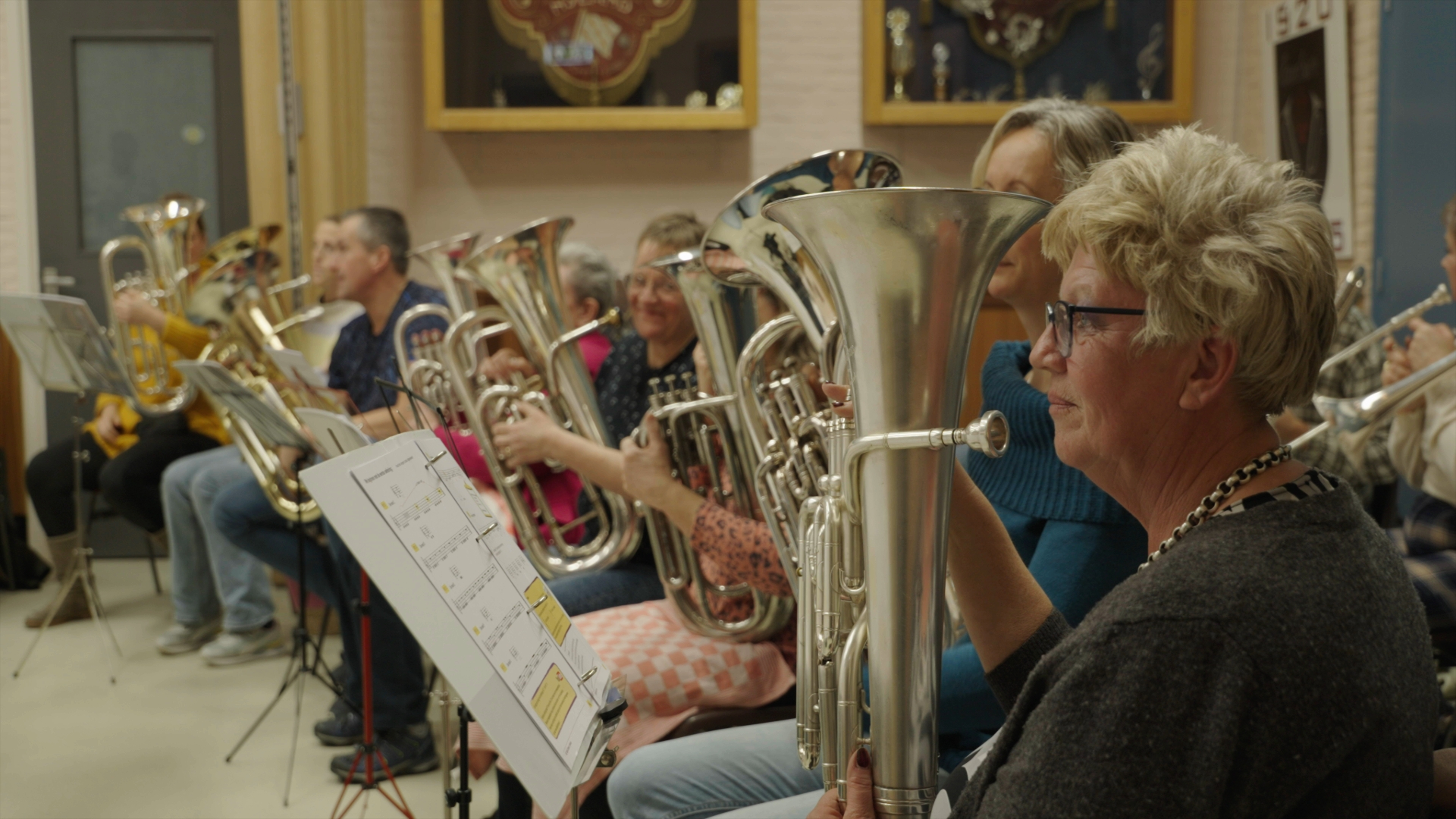 Nooit te oud om een instrument te bespelen bij het Nij Talint Orkest: "Het plezier staat voorop"