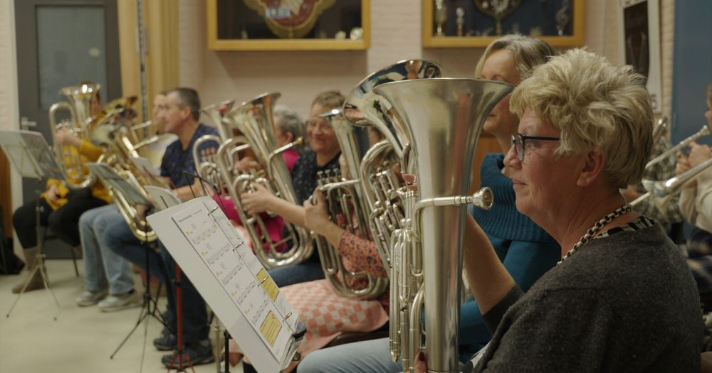 Nooit te oud om een instrument te bespelen bij het Nij Talint ..., image size:1000x525