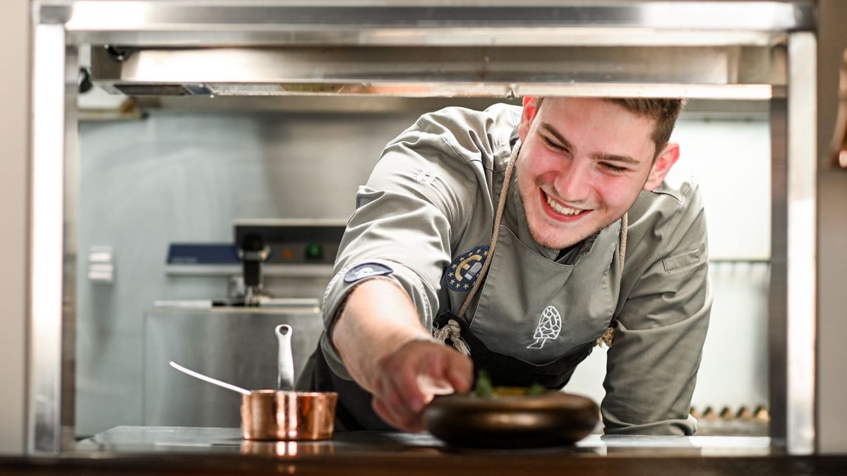 Jordan bakt kalfshersenen in kookwedstrijd voor jonge chefs