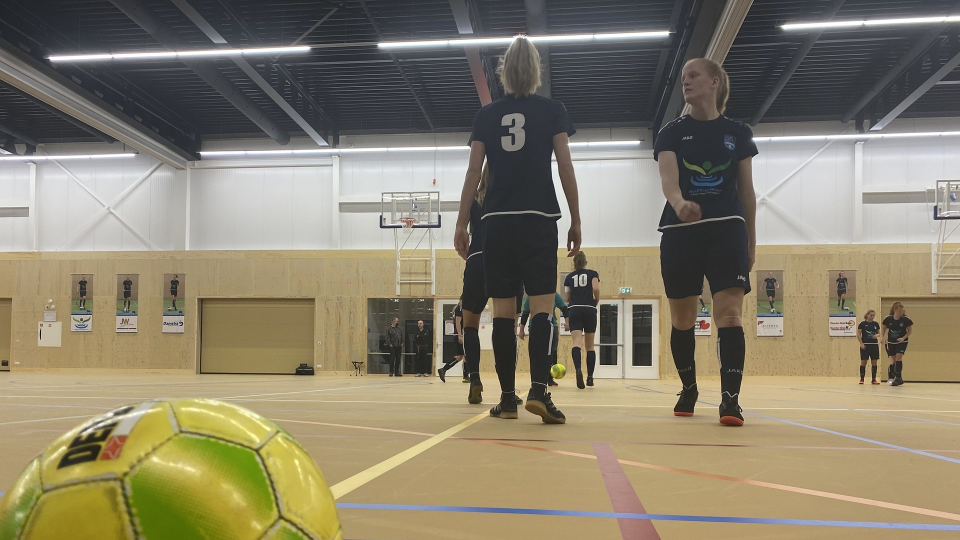 De sealfuotbalfroulju fan Libertas