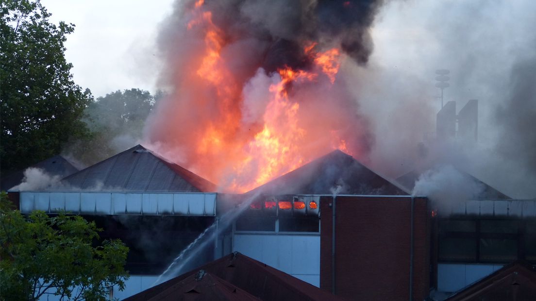 Brand legt scholencomplex Rijswijk in de as