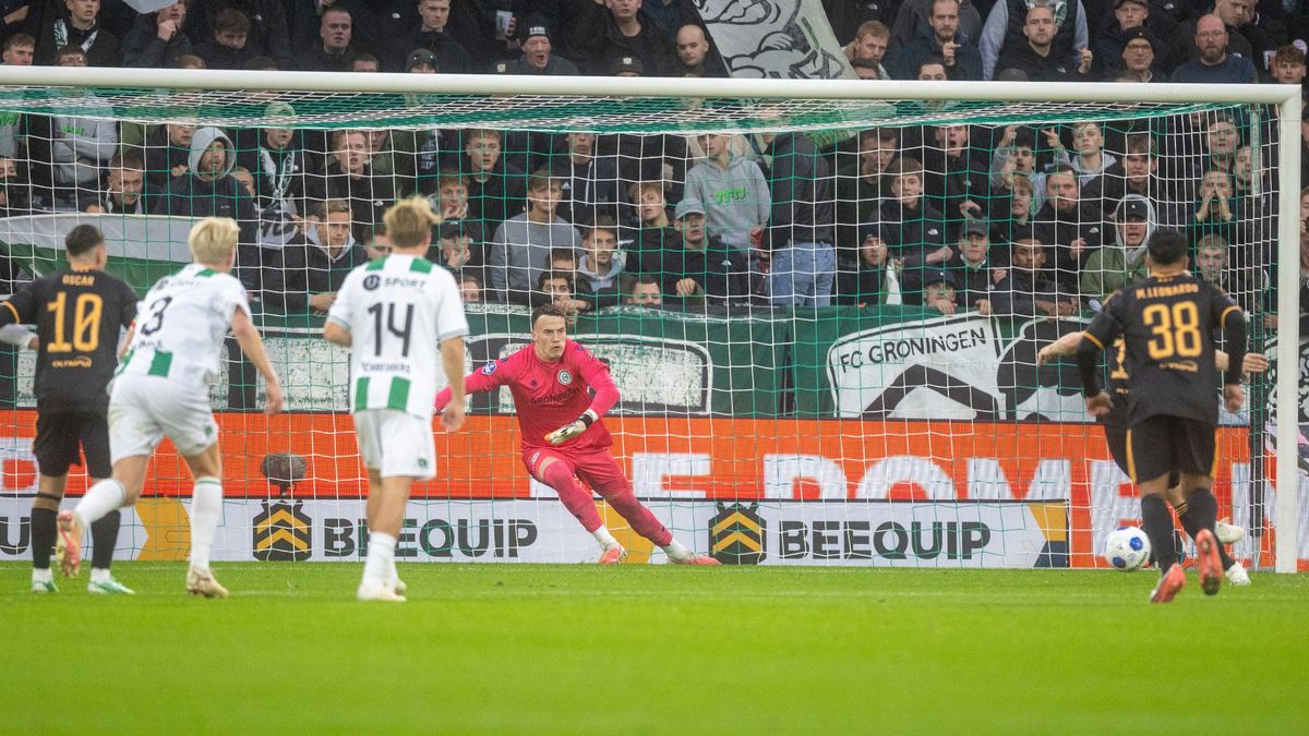 Vaessen stopt strafschop van Klaassen (0-0)