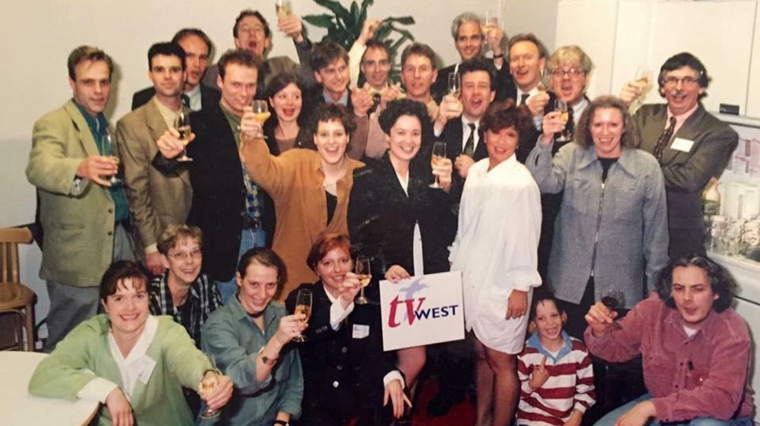 De redactie van TV West in 1996 op de Eisenhowerlaan in Den Haag