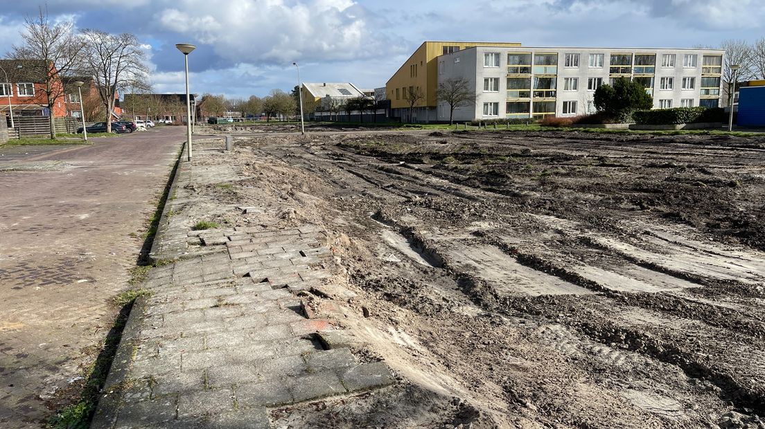 Een van de trottoirs die nog moet worden vervangen