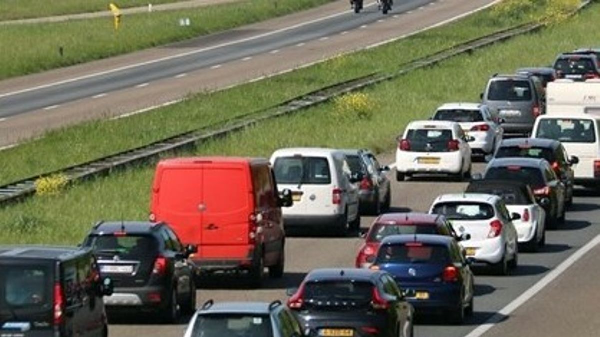 Drukke lentedag: veel files in heel Zeeland